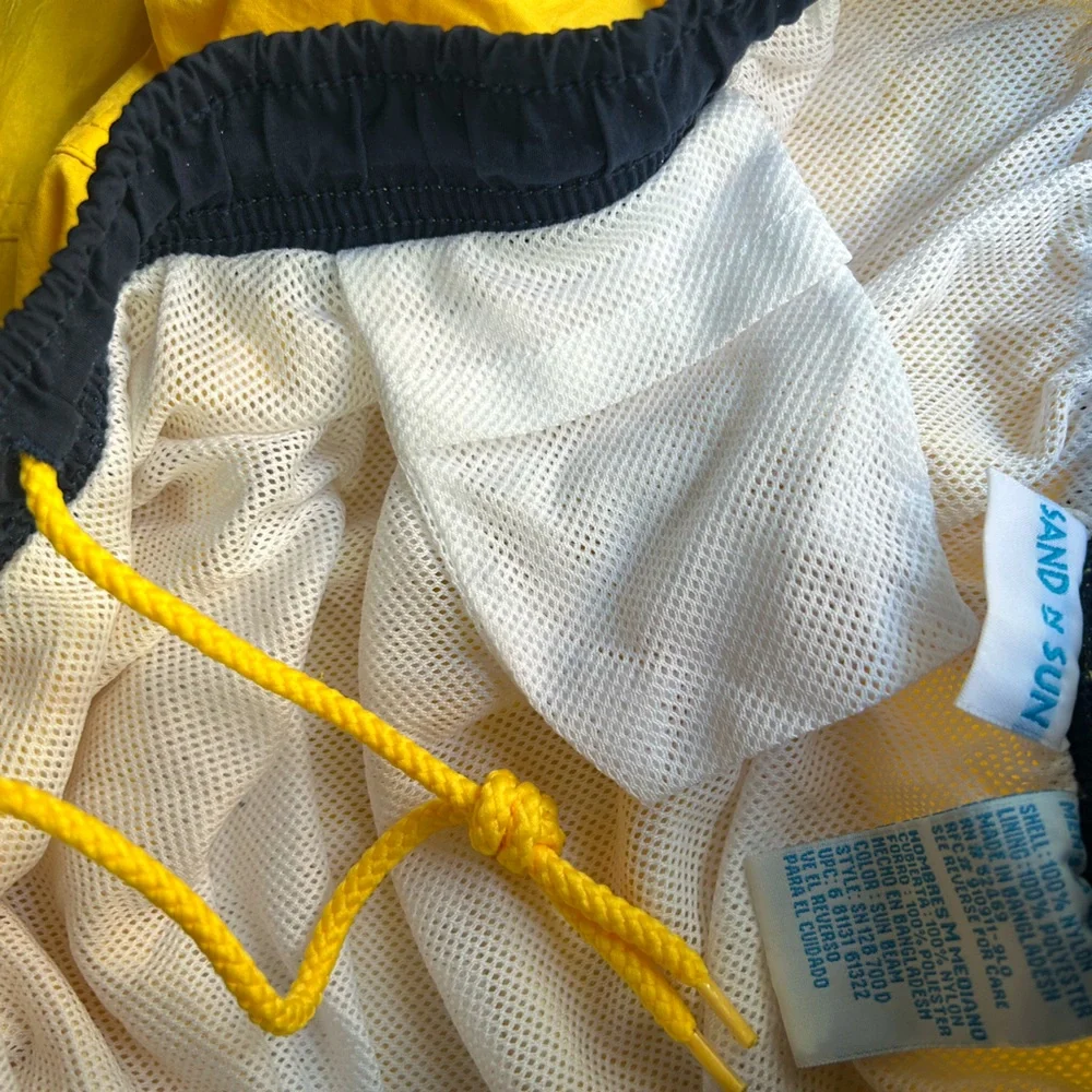 EUC Vibrant Yellow Men's Athletic Shorts mesh brief built-in 4 pockets size M